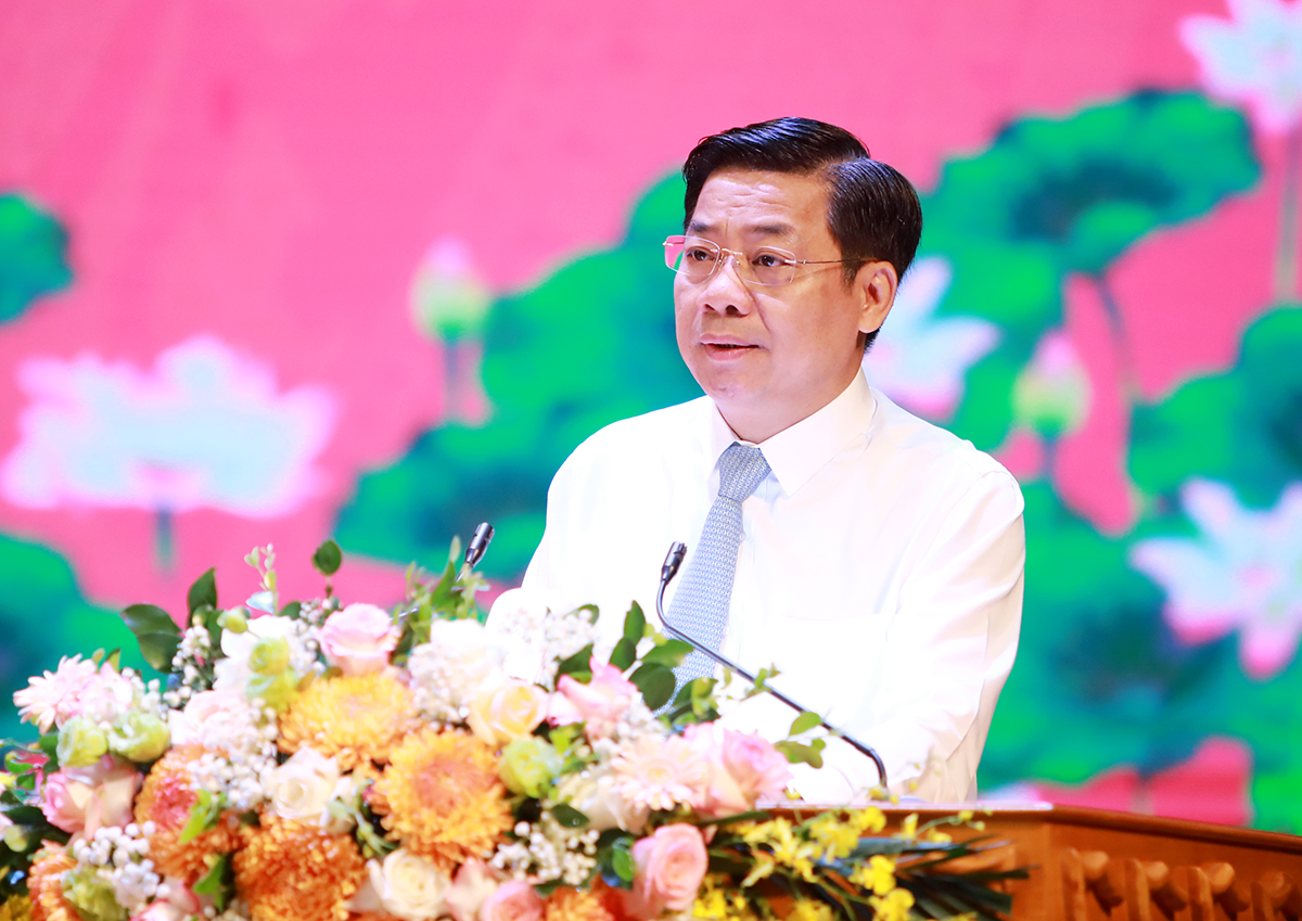 Bí thư tỉnh ủy Dương Văn Thái phát biểu tại hội nghị sơ kết giữa nhiệm kỳ 